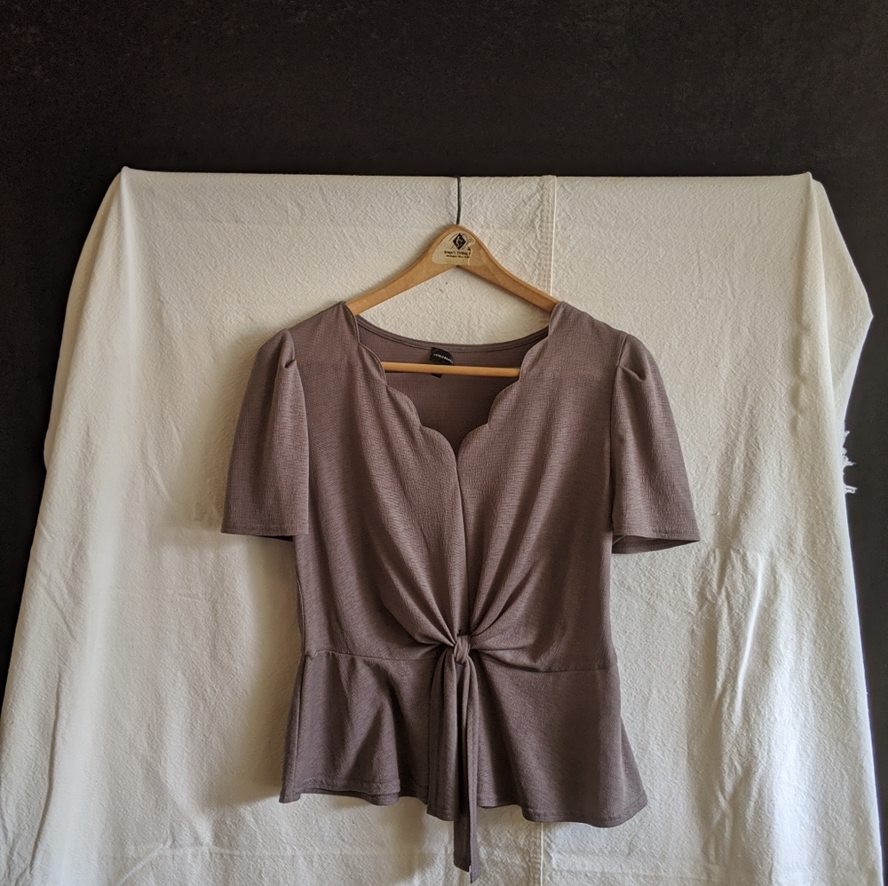 Size Large, taupe short sleeve blouse by Buckle Back